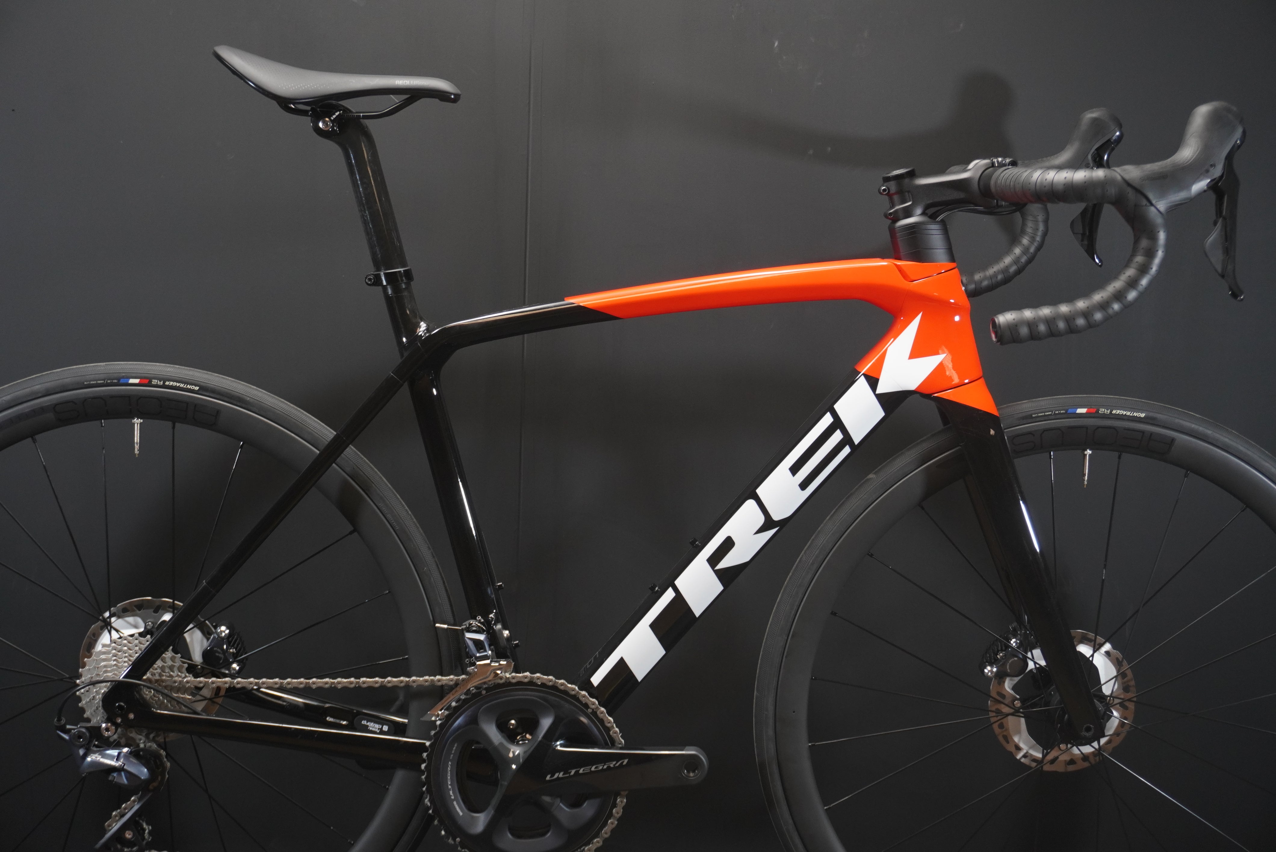 Trek Emonda SL6 Pro Carbon Disc Road Bike 2022 - 54cm