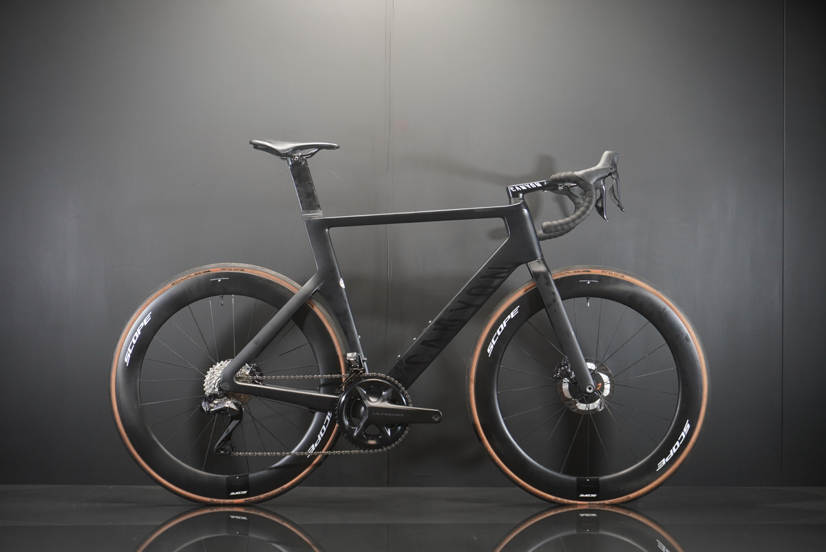 Canyon Aeroad Ultegra Di2 Carbon Disc Road Bike 2022 - Large