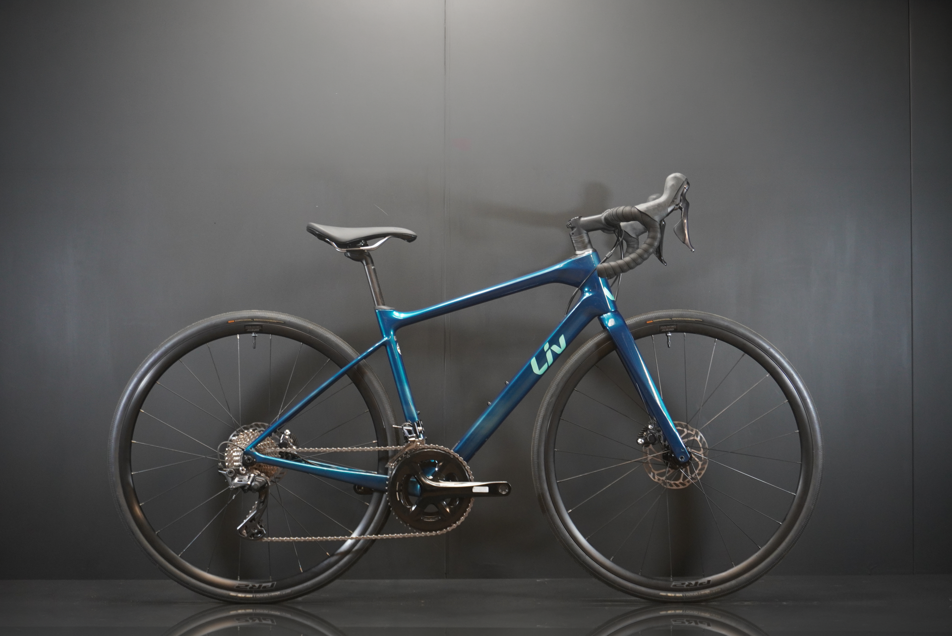 Liv Avail Advanced 1 Ultegra Carbon Disc Road Bike 2022 - Small