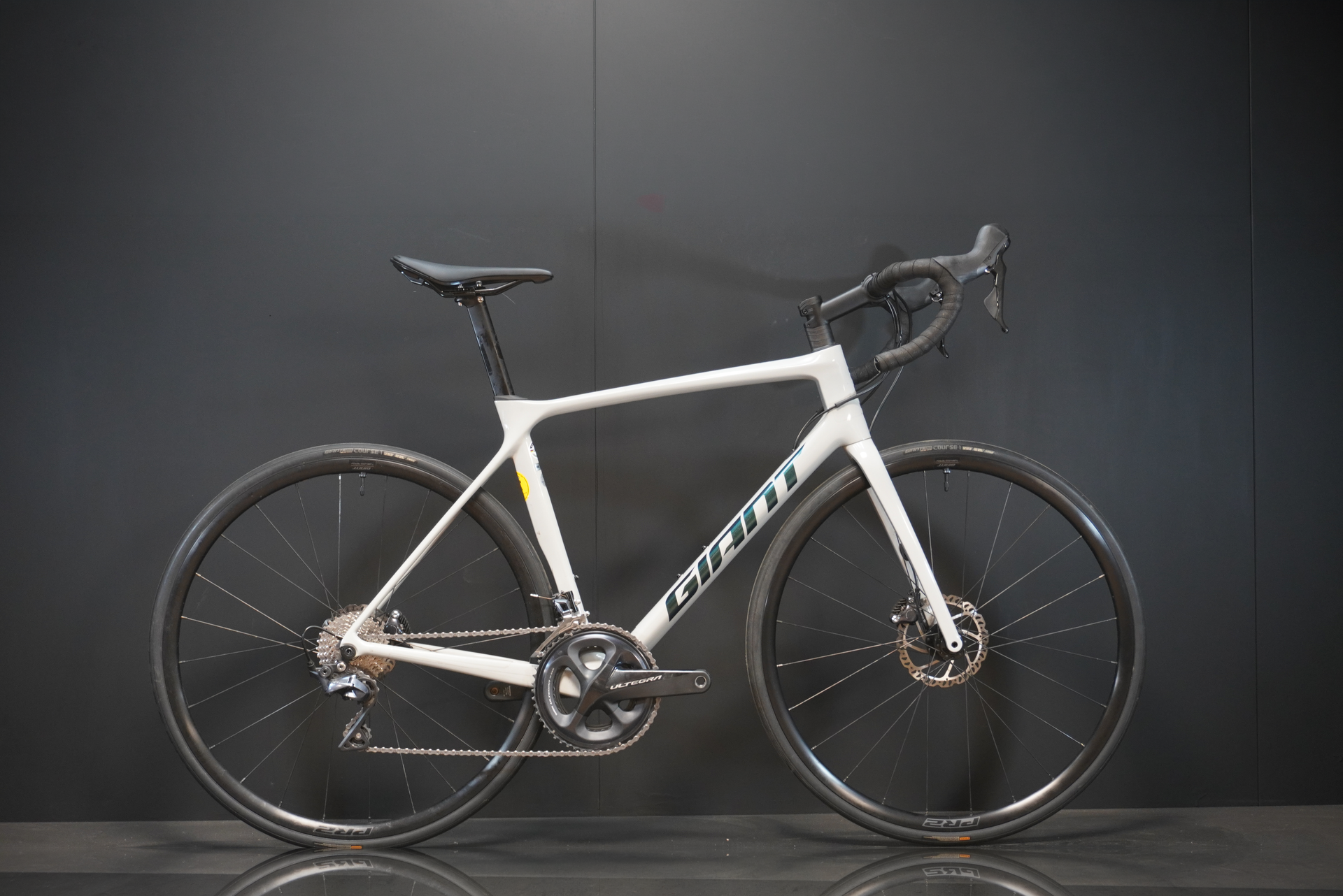 Giant TCR Advanced 1 Ultegra Carbon Disc Road Bike 2021 - M/L
