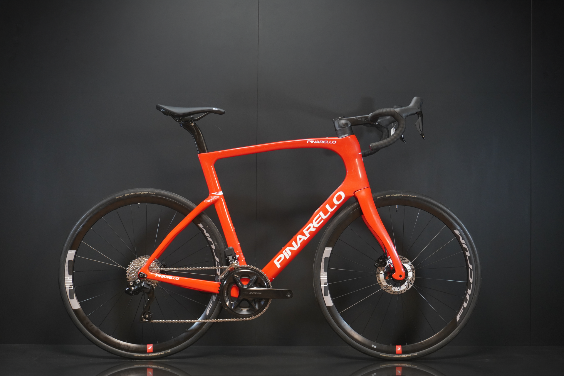 Pinarello F5 105 Di2 Carbon Disc Road Bike 2024 - 59.5cm