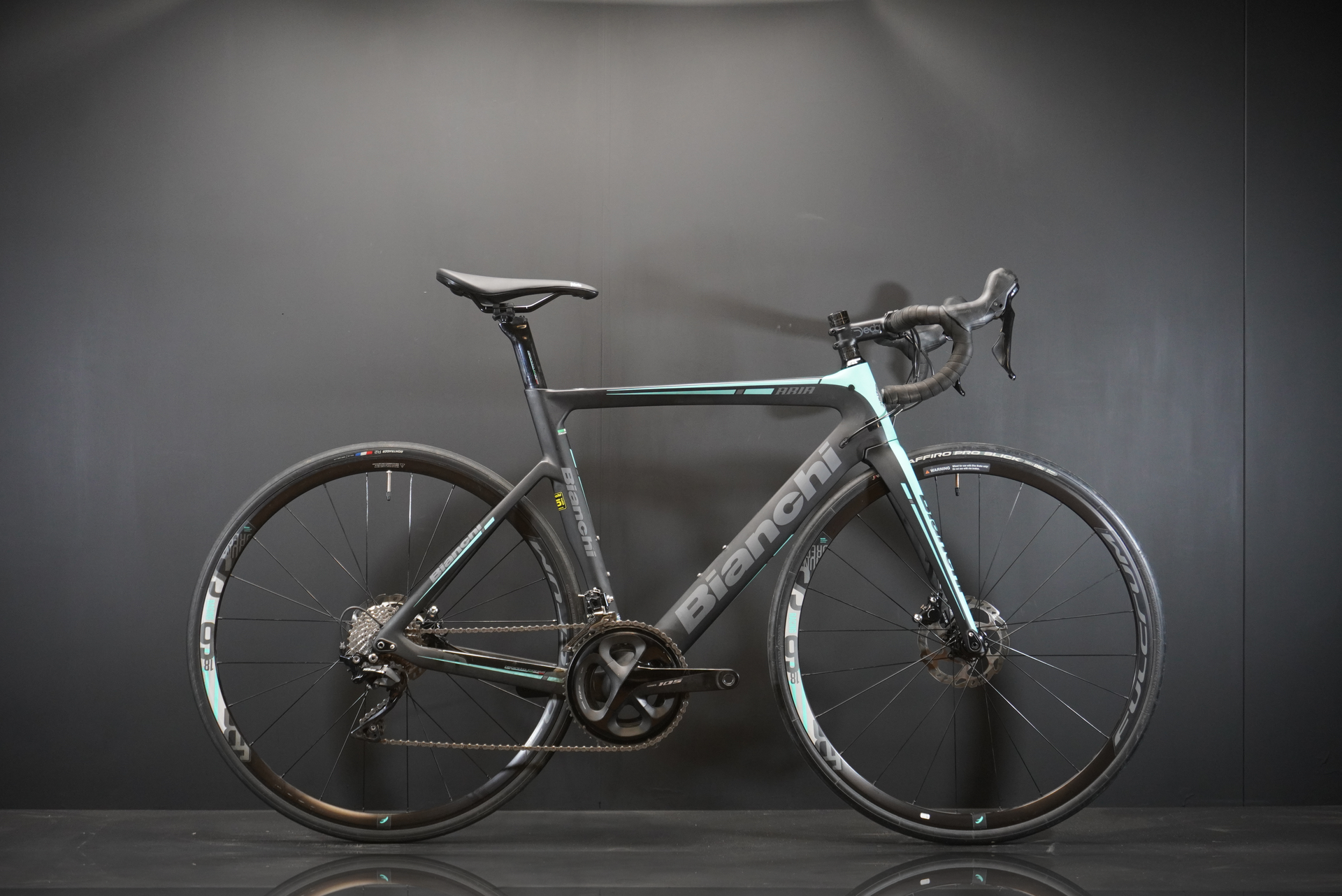 Bianchi Aria 105 Carbon Disc Road Bike 2019 - 55cm