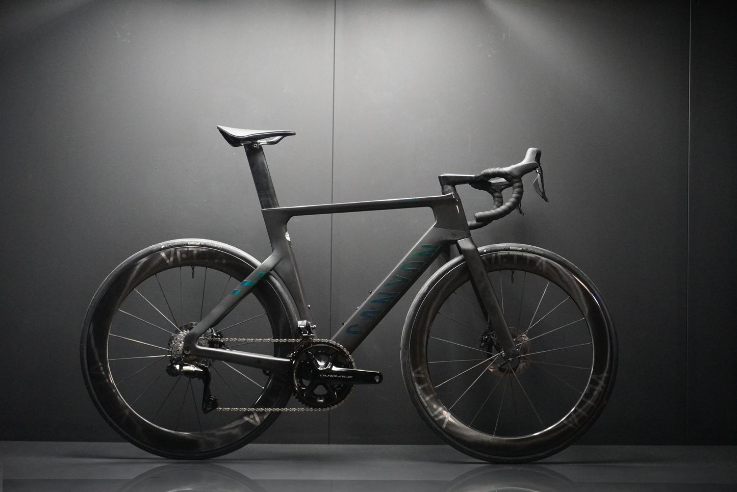 Canyon Aeroad CFR Dura-Ace Di2 Carbon Disc Road Bike 2024 - Medium