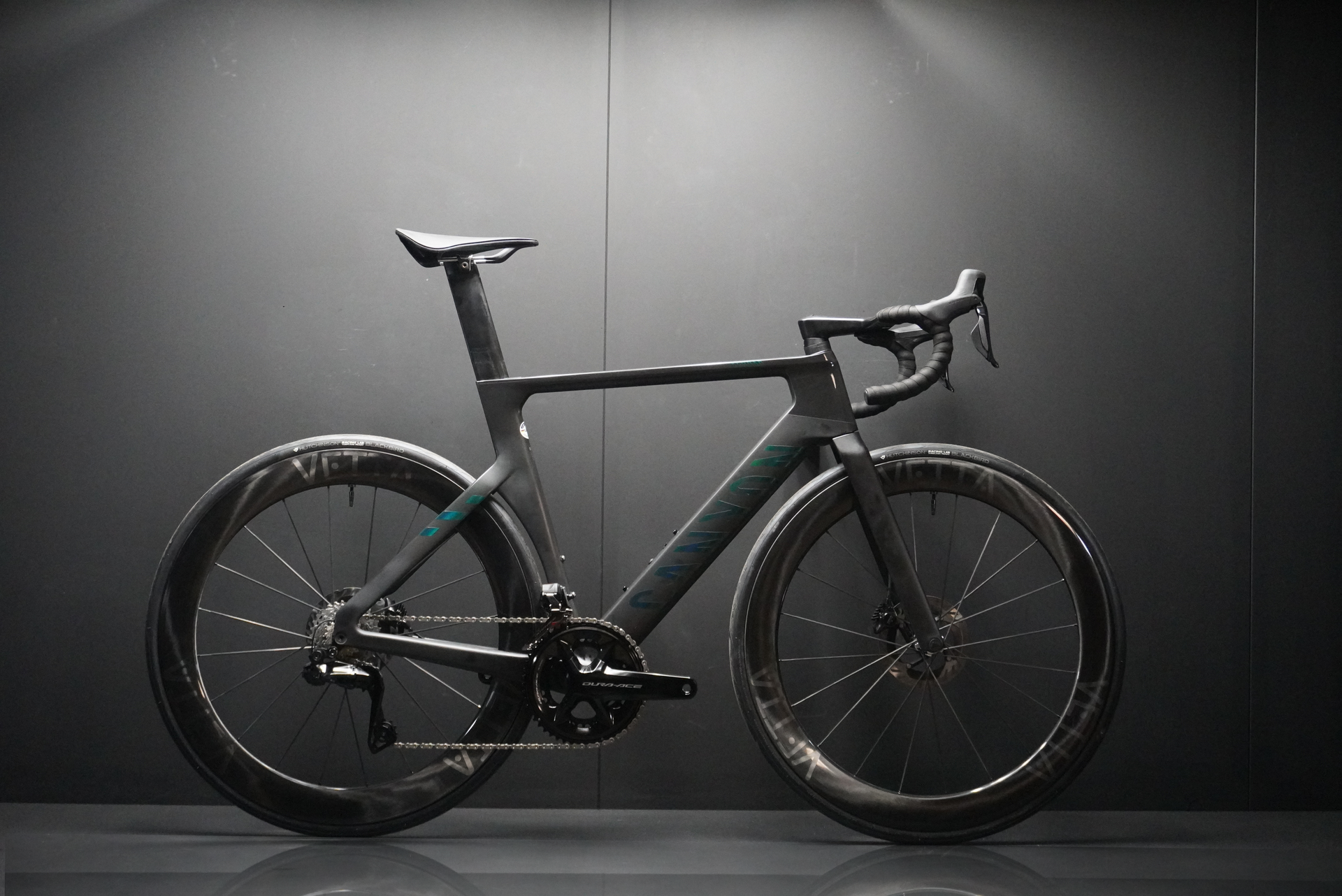 Canyon Aeroad CFR Dura-Ace Di2 Carbon Disc Road Bike 2024 - Medium