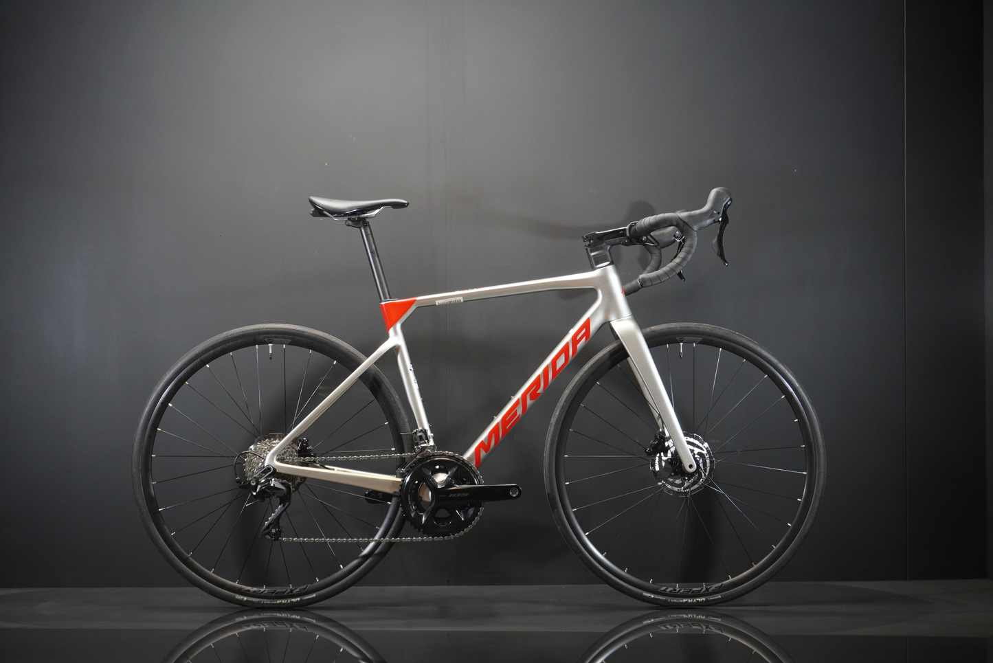Merida Scultura 4000 105 Carbon Disc Road Bike 2024 - Small