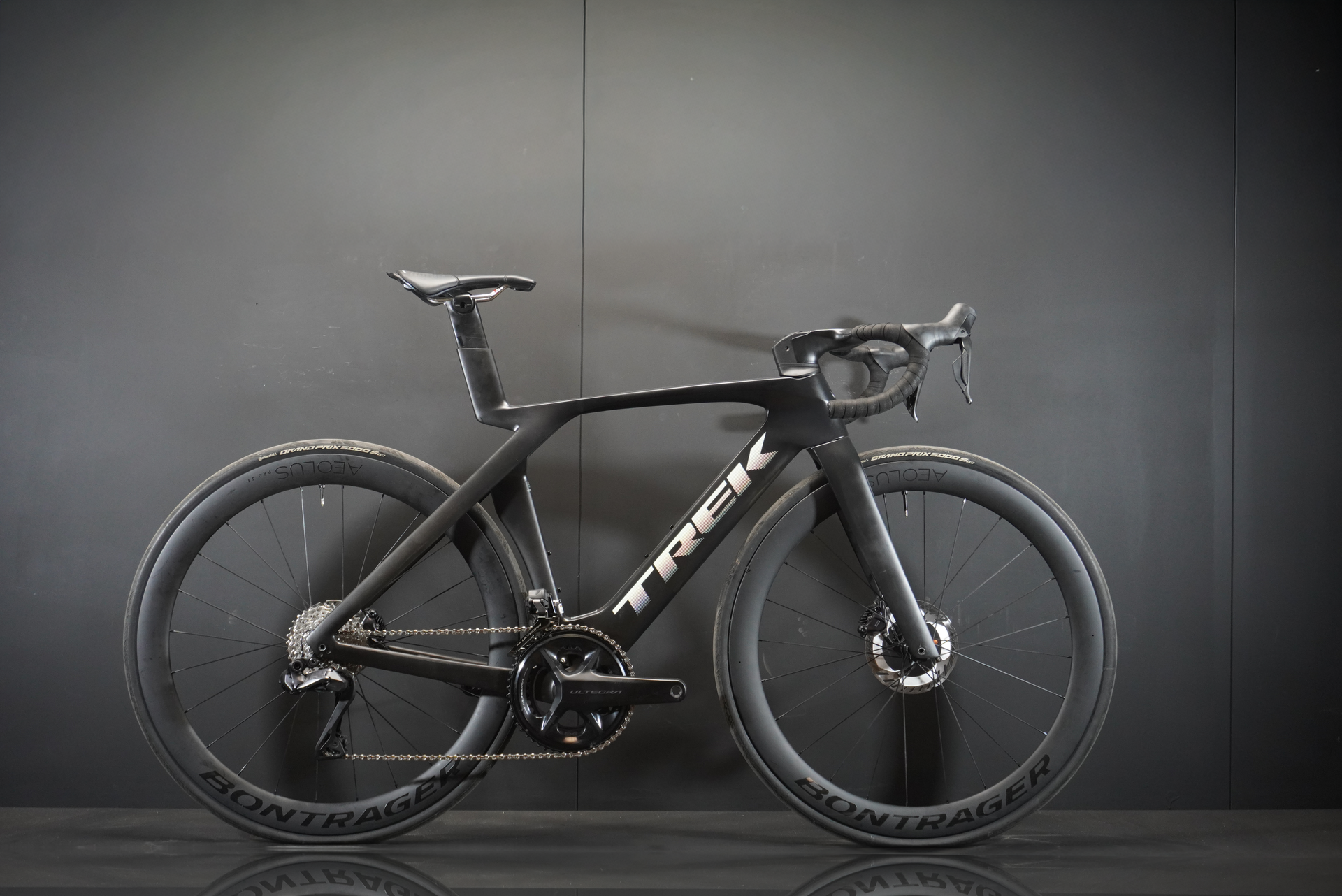 Trek Madone SLR 7 Gen 7 Di2 Carbon Disc Road Bike 2023 - 54cm