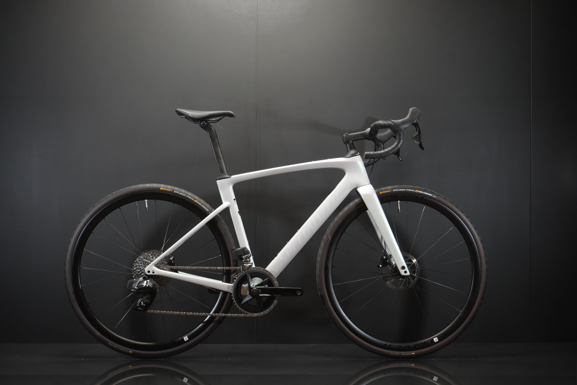 Specialized Roubaix SL8 Expert Carbon Road Bike 2025 - 54cm
