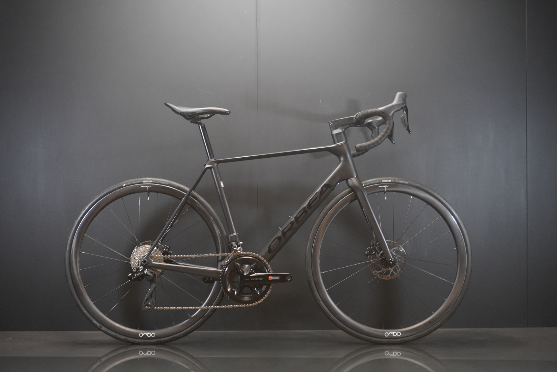Orbea Orca M30 105 Di2 Carbon Disc Road Bike 2025 - 53cm - Upgraded Wheels