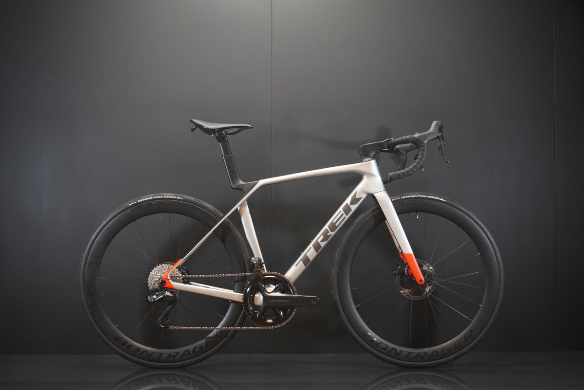 Trek Madone SL7 Gen 8 Ultegra Di2 Carbon Disc Road Bike 2024 - Medium