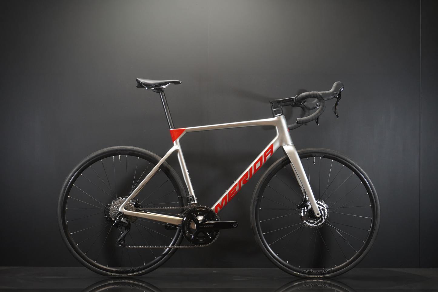 Merida Scultura 4000 105 Carbon Disc Road Bike 2024 - Large