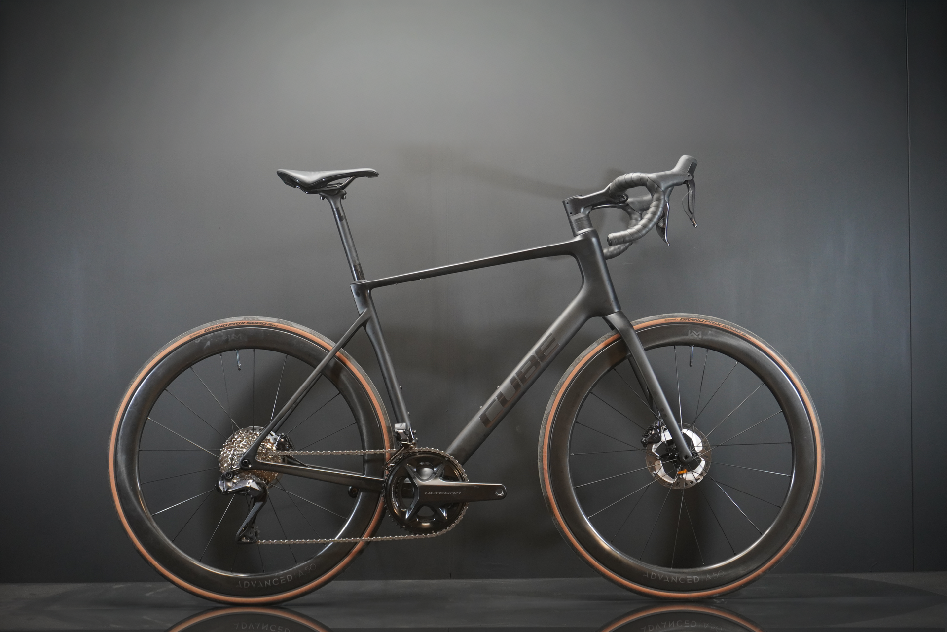 Cube Attain C:62 SLT Di2 Carbon Disc Road Bike 2026 - 58cm