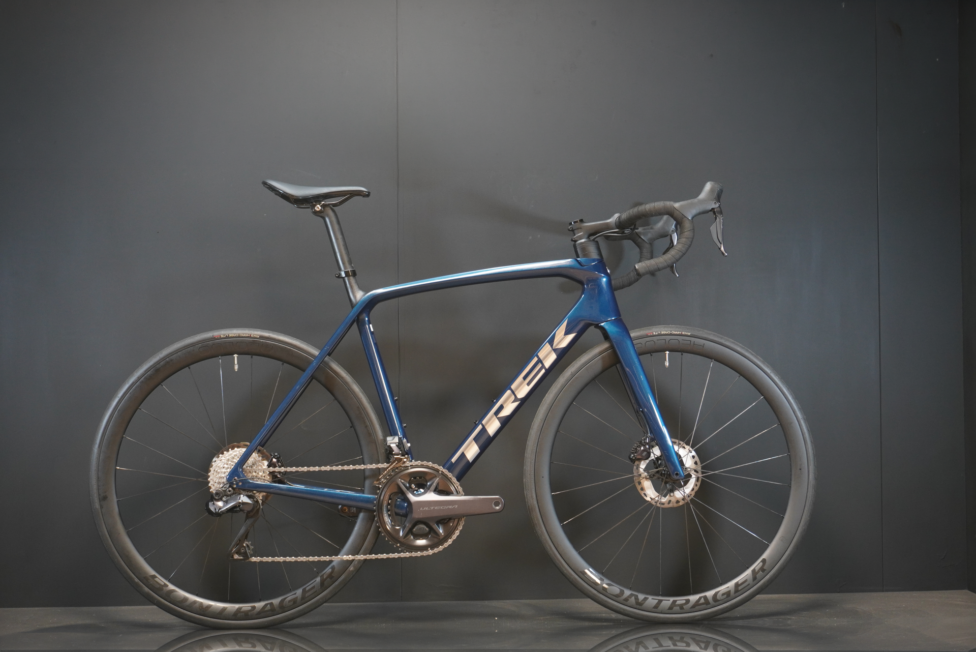 Trek Emonda SL7 Ultegra Di2 & P/M Carbon Disc Road Bike 2023 - 56cm