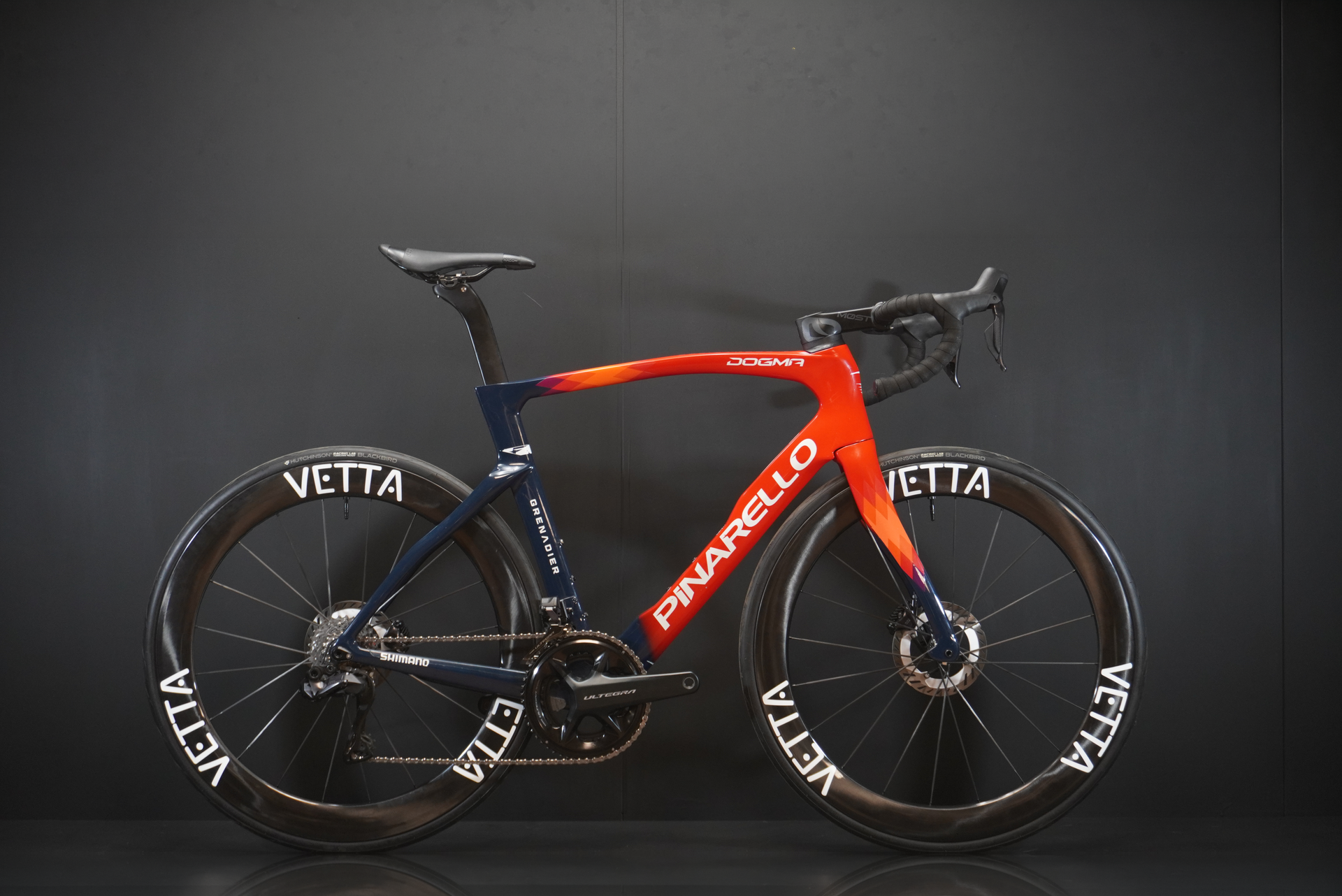Pinarello Dogma F Ineos Grenadiers Ultegra Di2 & P/M Carbon Disc Road Bike 2023 - 570mm