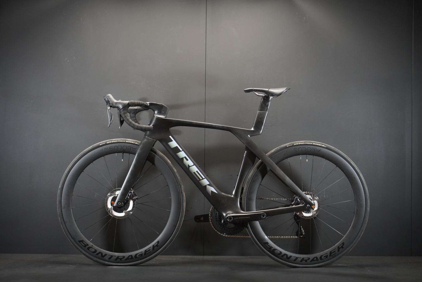 Trek Madone SLR 7 Gen 7 Di2 Carbon Disc Road Bike 2023 - 54cm