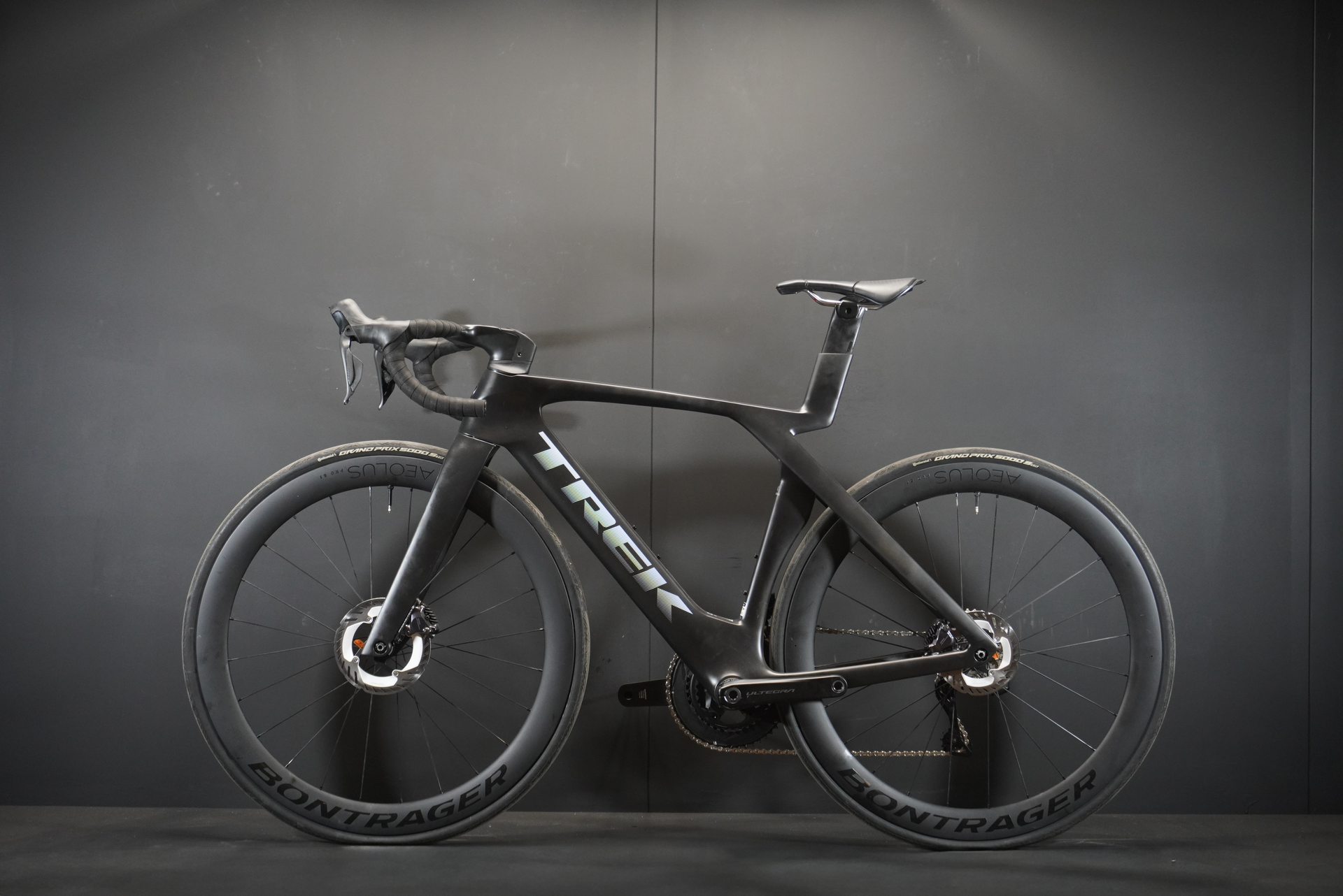 Trek Madone SLR 7 Gen 7 Di2 Carbon Disc Road Bike 2023 - 54cm