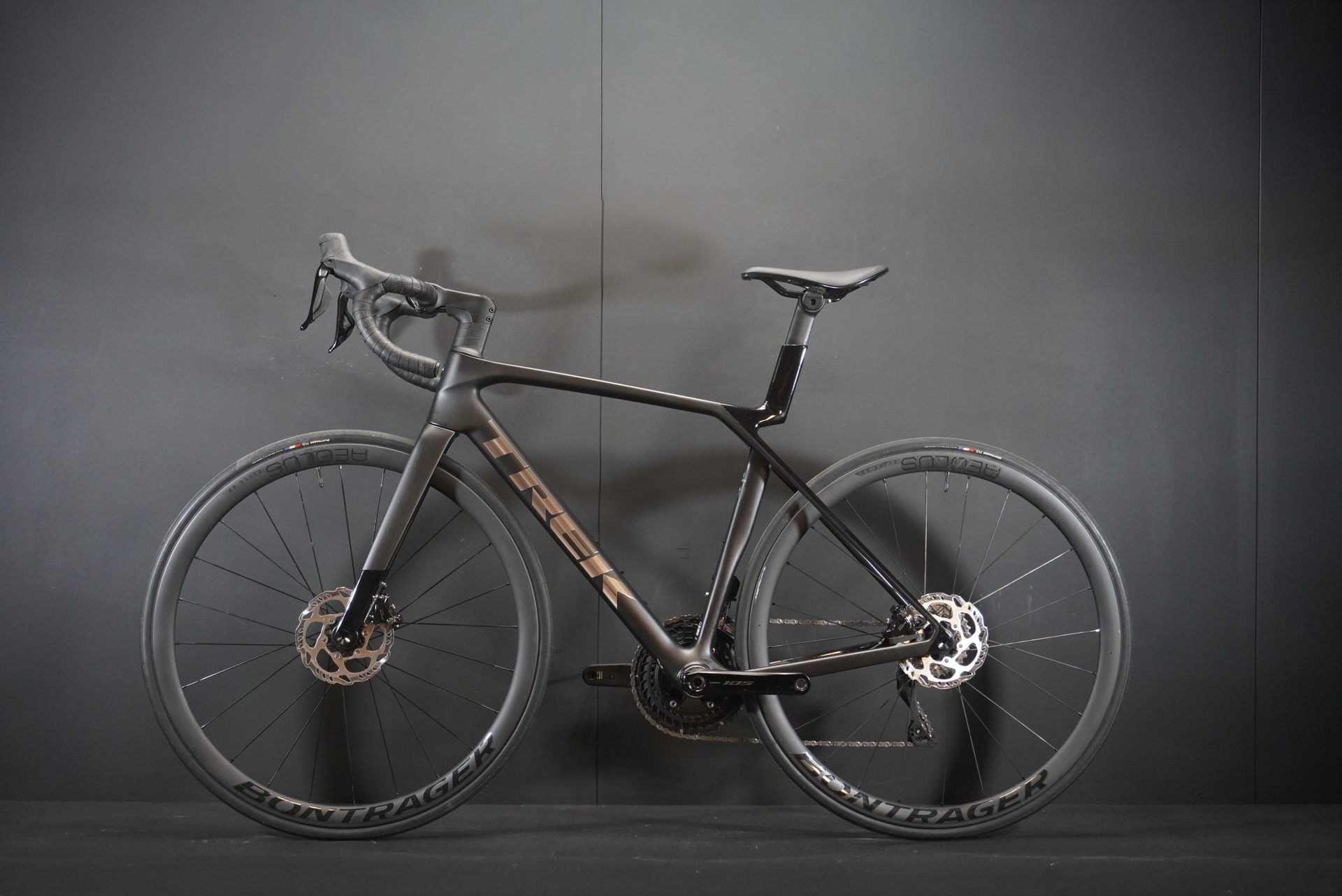 Trek Madone SL6 Gen 8 105 Di2 Carbon Disc Road Bike 2024 - Medium