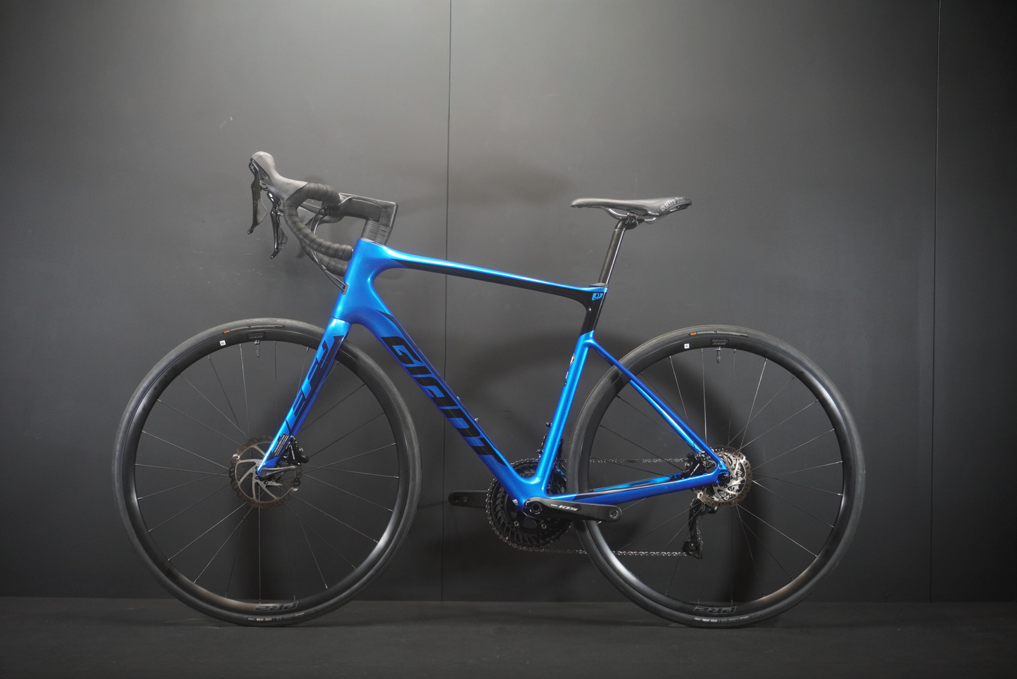 Giant Defy Advanced Pro 3 105 Carbon Disc Road Bike 2020 - M/L