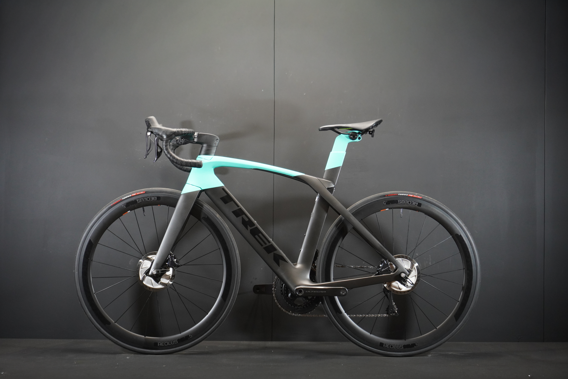 Trek Madone SLR 6 Women's Ultegra Di2 Carbon Disc Road Bike 2019 - 54 cm - Upgraded